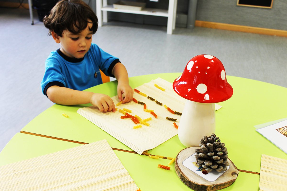 ColeEstudiantes's tweet photo. ¡Bienvenido otoño! 🍂
Actividades ambientadas en esta estación hacen que los alumnos se familiaricen con sus características principales como la flora, el clima o los colores.
#Otoño #LearningByDiscovering #Autumm https://t.co/qobdiIqvBc