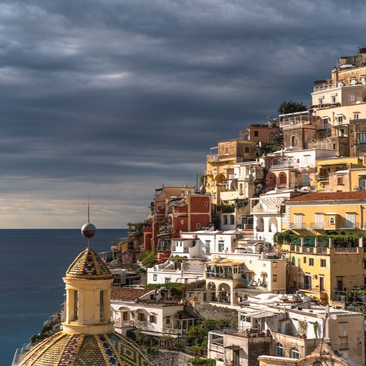 What makes for a great view? The kind that painters place their easels to capture, the kind that – back when people still sent postcards – flew off the racks of the souvenir shops, the kind that today become instant Insta stars? The kind generations of guests have gazed out o