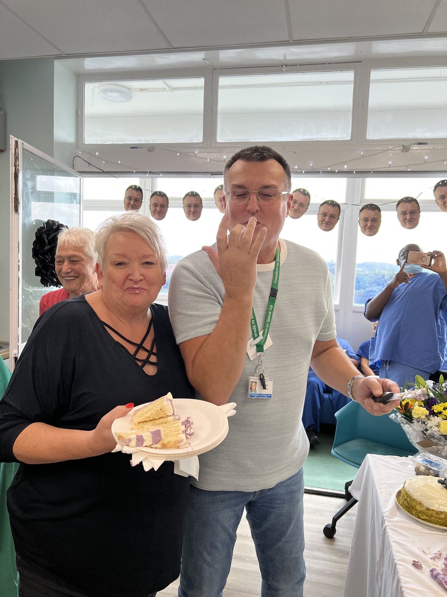 SharonCullen11's tweet photo. Saying farewell to the wonderful ⁦@drjeffphillips⁩ happy retirement Jeff you will be missed ⁦@NHSHarlow⁩ ICU https://t.co/p9WoYiTp9c