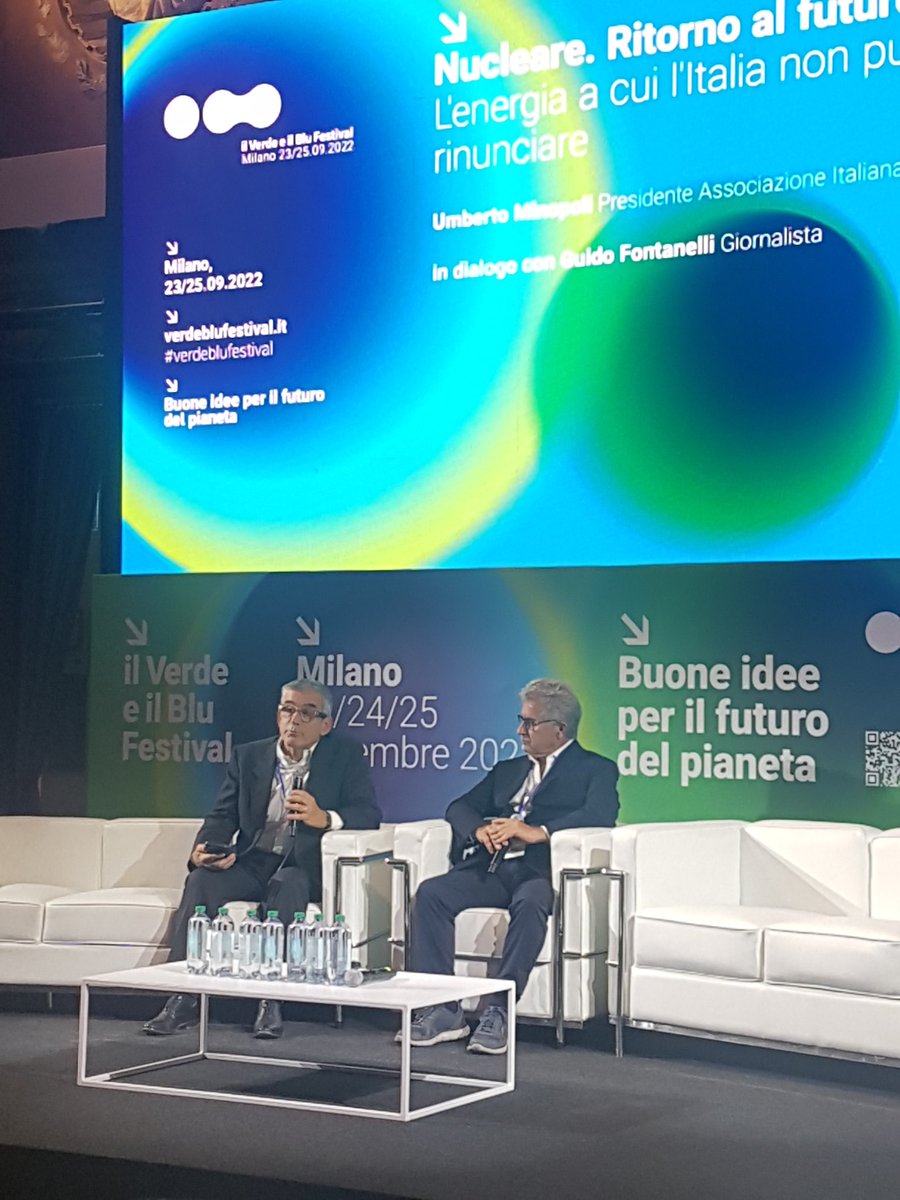 Il nostro pomeriggio si apre con l'intervento di <a href="/uminopoli/">umberto minopoli</a>, che in dialogo con <a href="/guidofontanelli/">guido fontanelli</a> ci parla dell'importanza del #nucleare e ci spiega come l'evoluzione tecnologica le rende una delle possibilità concrete per il nostro futuro energetico.
#ilverdeeilblufestival