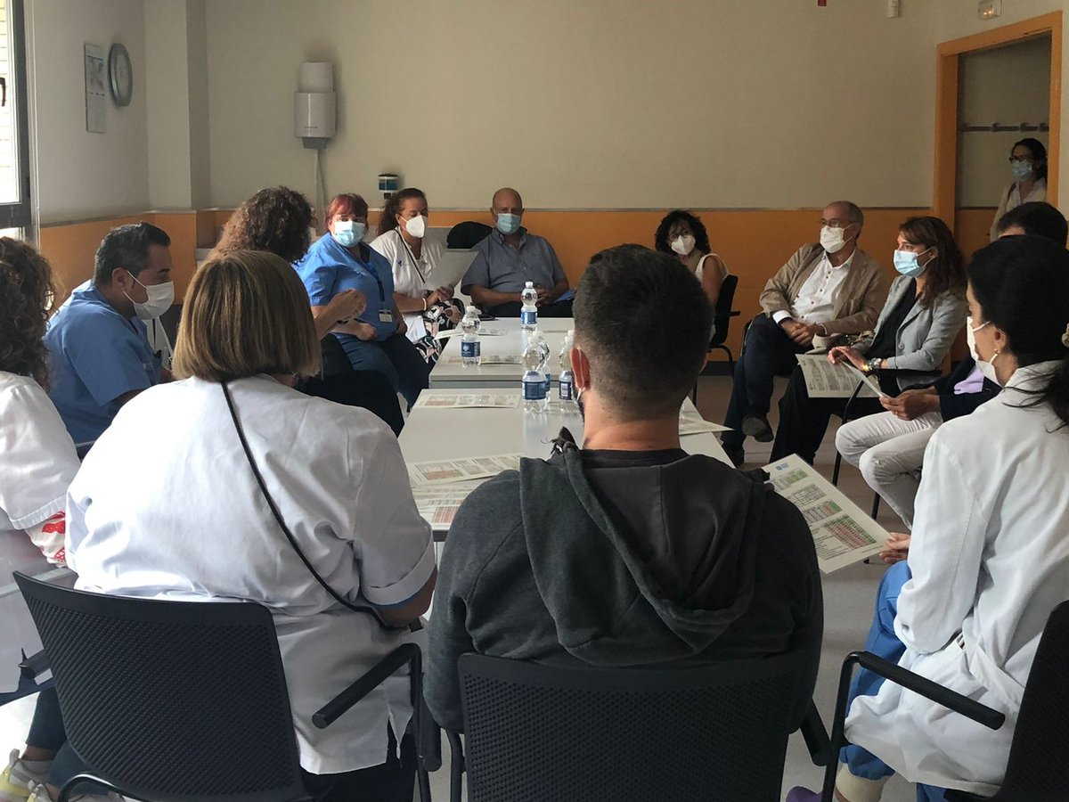 ConsorciCSI's tweet photo. Avui, el #CAPCollblanc, l'#HospitalGeneraldeHospitalet i #HospitalSociosanitaridelHospitalet han rebut la visita de la directora del Servei Català de la Salut, Gemma Craywinckel, que s'ha reunit amb professionals dels centres per conèixer la seva realitat i els seus projectes. https://t.co/Su2yJMXl6t