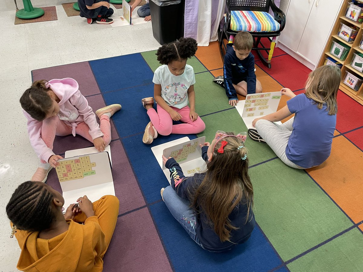 jenkeefeteach's tweet photo. It’s @KaganOnline #MatchMine with a #Fundations twist! S: “find the glued sound /all/, find all the ways to make /k/“ etc. They are so engaged! https://t.co/3Vu08Wsss9