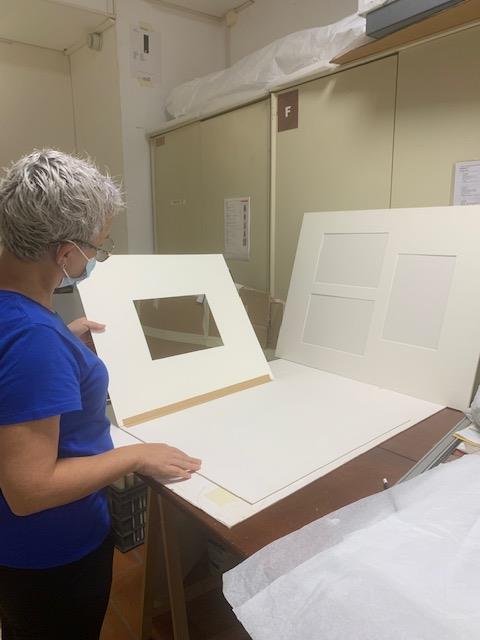 musee_ziem's tweet photo. Aujourd'hui on vous invite dans notre atelier de travail 👷‍♀️! Où une cinquantaine de passe-partout ont été minutieusement fabriqués par les formidables agents du musée... 
Mais qu'est ce qu'un passe-partout? Le savez-vous?
#musée #martigues #artcontemporain https://t.co/mtDFrJiMTP