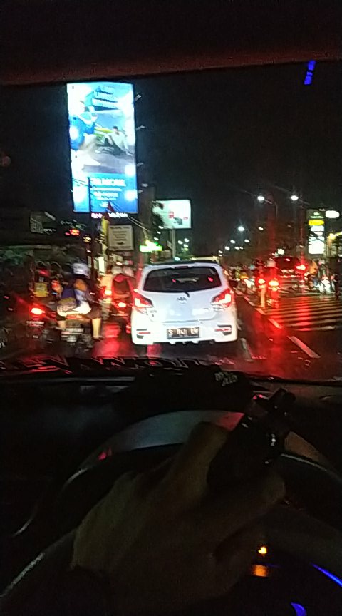 Sunsethunter3's tweet image. depok gitu loh gak aci klo gak macet