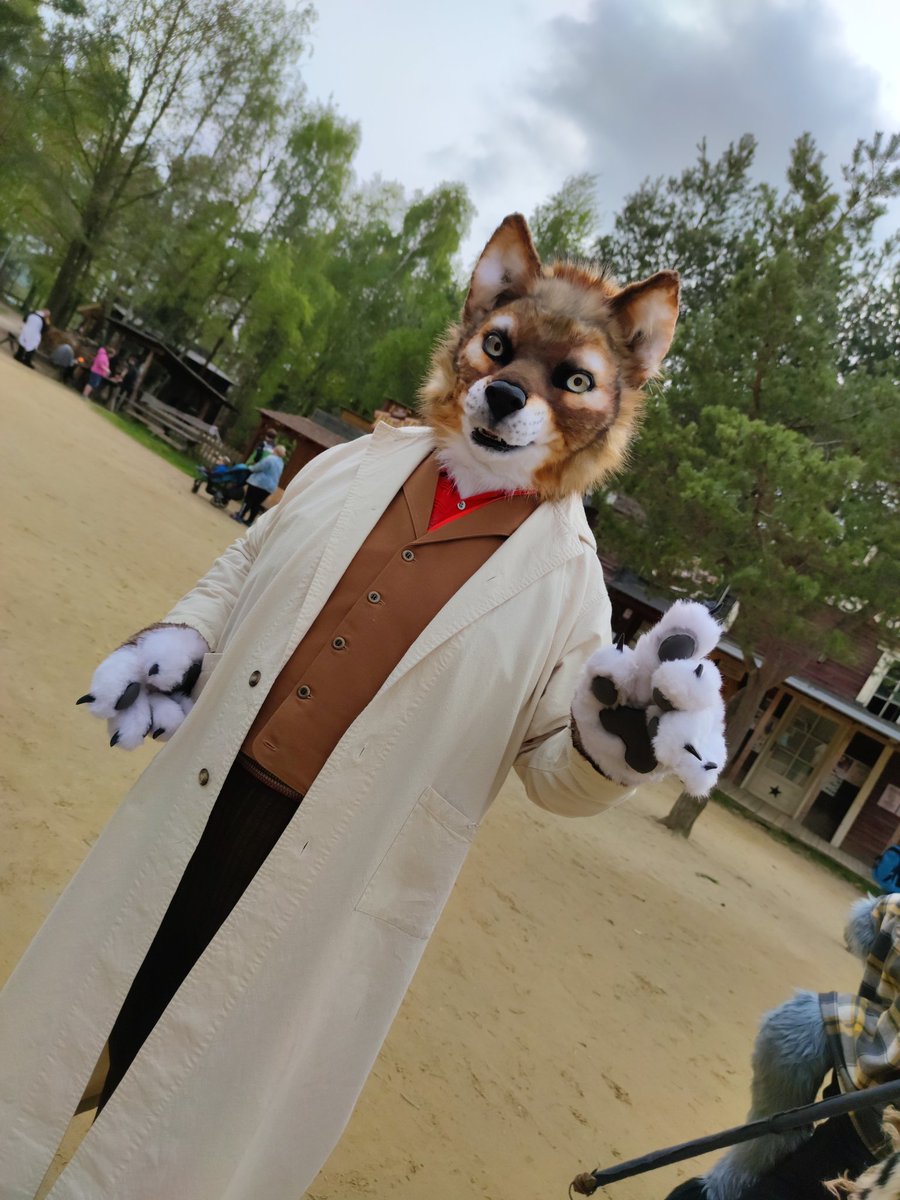 Endy_Yolf's tweet photo. Thank you everyone you had come here, in these hard times
I can with peace of mind tell you, me as scientist and doctor in one person, that we have plague under control
🦊🏔️ Lawrence #KRAZ2022 #FursuitsFriday #Furry #vestern https://t.co/ItScLGOZKK