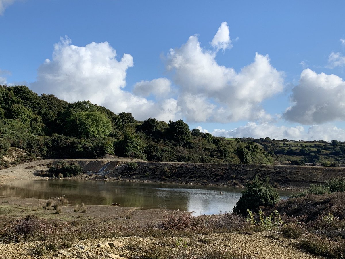 cassiemundo's tweet photo. @RunComPod here’s my run at ‘Moonscape’ today, I think you’d love it there! #cornwallrunning #moonscape #cornishhistory https://t.co/Trd5dISY52