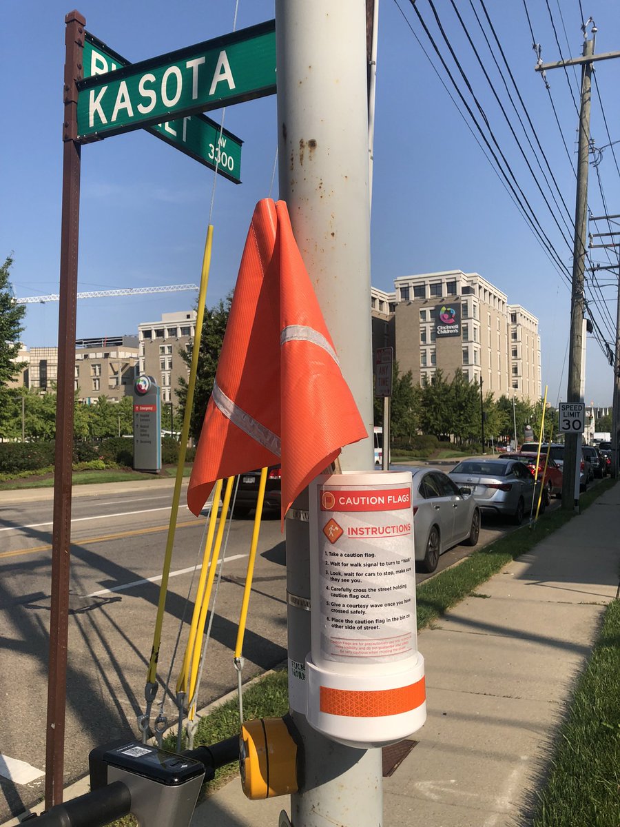 SebastianRL7's tweet photo. Being a pedestrian in Cincinnati is so dangerous that at this crossing, there are cautionary flags to make you more visible... And you are supposed to give a courtesy wave 😰😰 (this is a hospital zone BTW) https://t.co/PFK9sPkUKD
