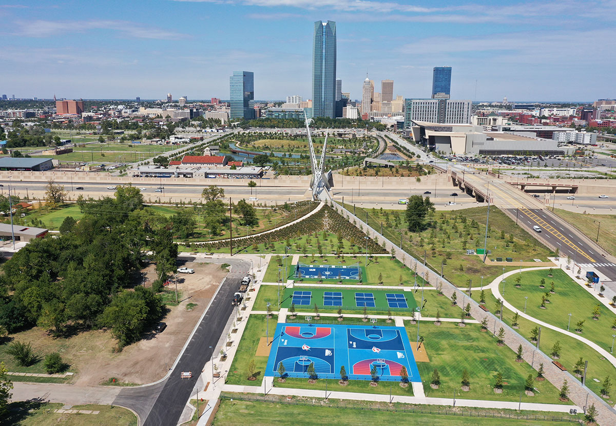 OKCTalk's tweet image. After decades of planning and years of construction, today downtown is connected to the OK River with the grand opening of the lower section of @ScissortailPark.

For a full schedule of opening weekend events and two dozen photos, follow this link: okctalk.com/content.php?r=…