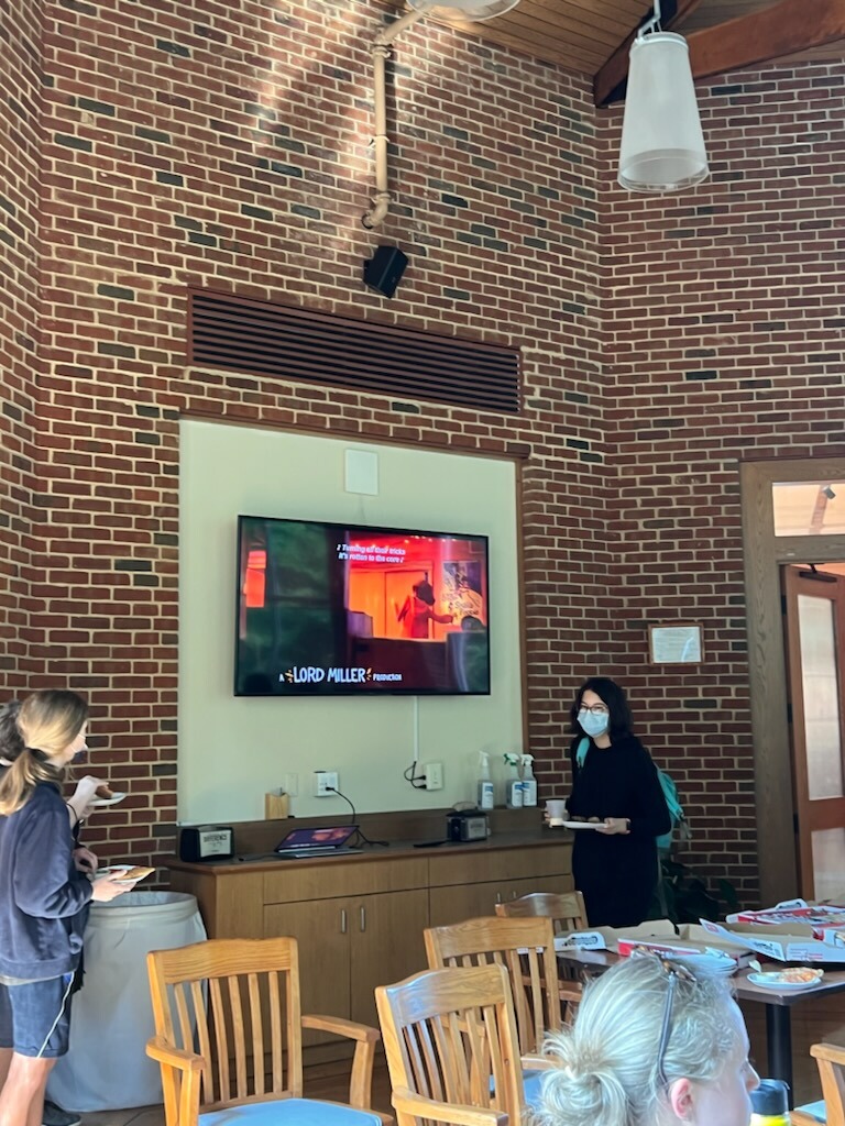 MadeiraSchool's tweet photo. Last week, @MadeiraStudents gathered in the Octagon for pizza and a movie with GSA #MadeiraClubs #MadeiraDEIJ https://t.co/A7z0EMkboc