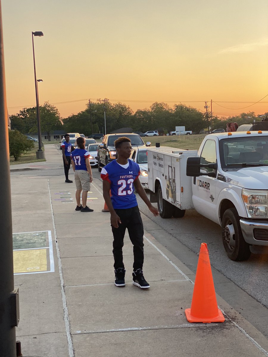 CoachK_Johnson's tweet photo. PIA this morning @WoodwayElem before we Hunt the Hippos this evening!

#WeWillWin #ThisIsMidway https://t.co/ReMo96beGD