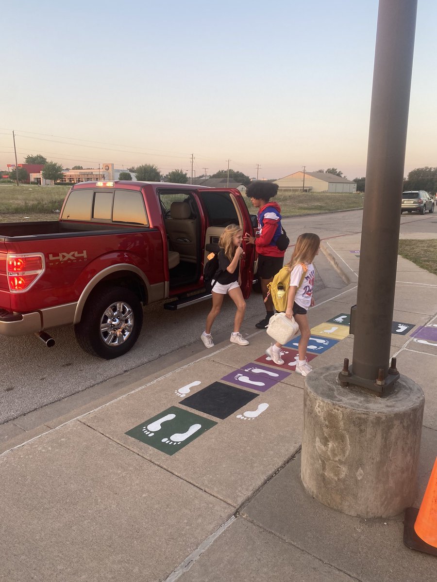CoachK_Johnson's tweet photo. PIA this morning @WoodwayElem before we Hunt the Hippos this evening!

#WeWillWin #ThisIsMidway https://t.co/ReMo96beGD