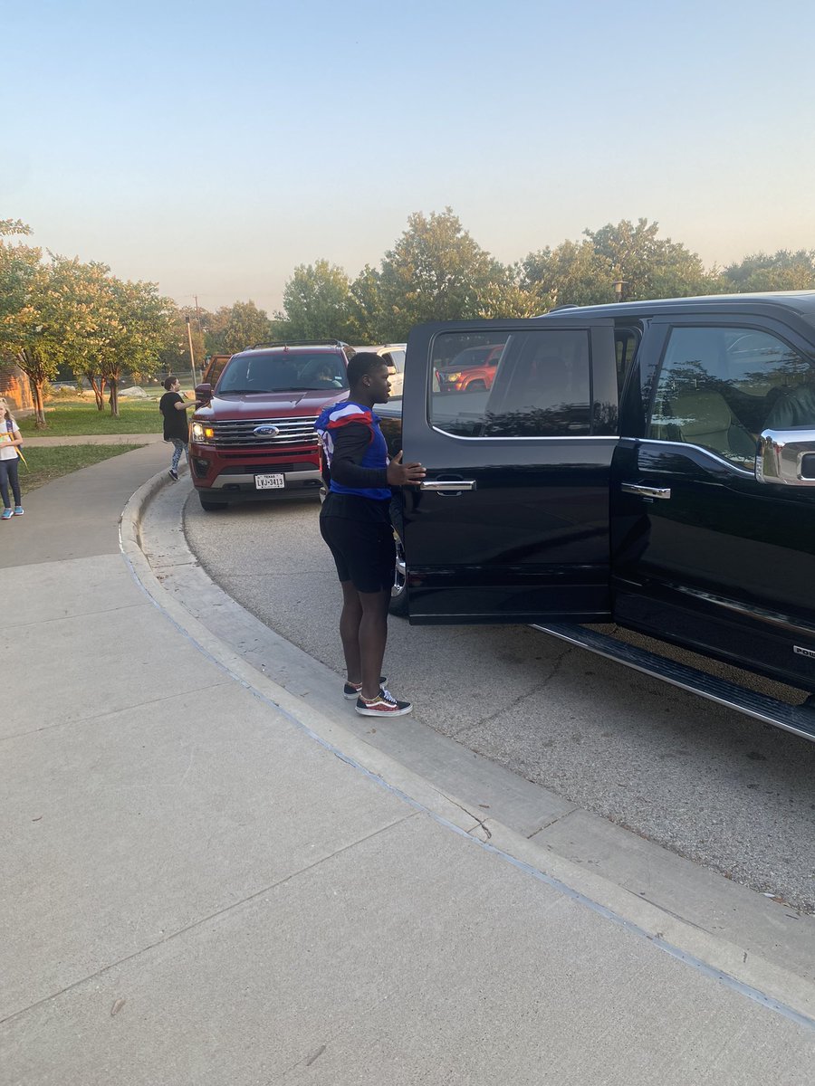 CoachK_Johnson's tweet photo. PIA this morning @WoodwayElem before we Hunt the Hippos this evening!

#WeWillWin #ThisIsMidway https://t.co/ReMo96beGD