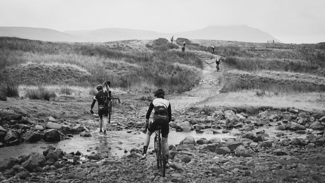 All competitors should now have received the race briefing email!  Please take special note of the mandatory equipment - a British mountaineering approved survival bag (polythene or metalised polyester), a whistle and a waterproof jacket.

Photo credit - Rob Atkins 📸 (1/2)
