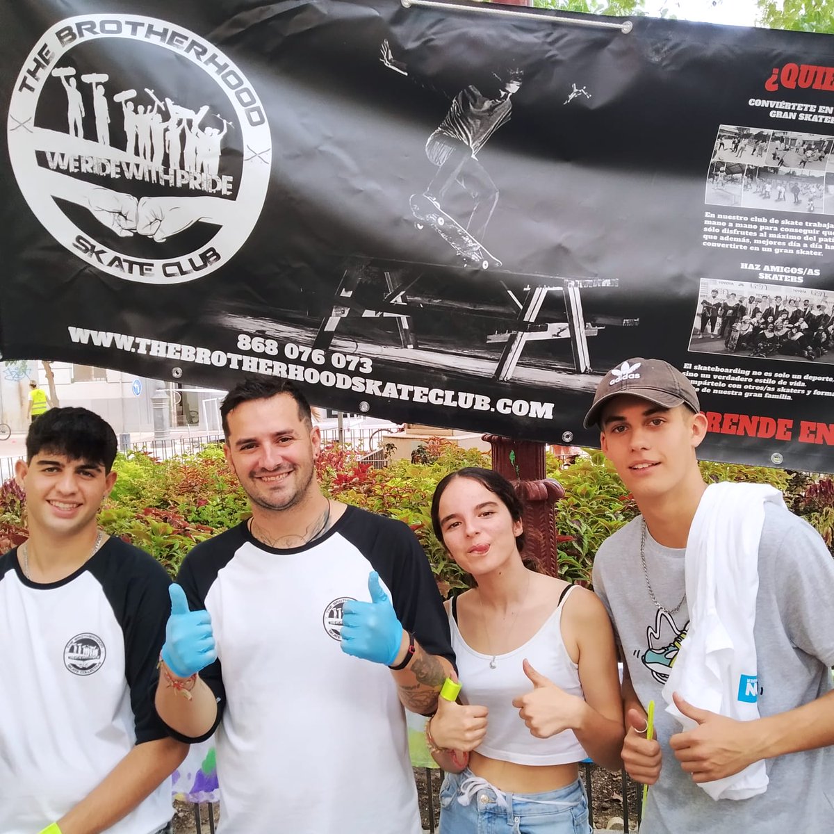 BicicletaMurcia's tweet photo. 🤩 Inmejorable final a la #SEM2022 el vivido ayer por la tarde en la plaza Camachos.
🌈 Parque móvil de tráfico, talleres por la #bicicleta, diseño de ropa #tyedie, demostraciones de patinaje y skateboard...
💚 ¡Qué gusto da ver a #Murcia en movimiento sostenible! https://t.co/RrclzmtCMJ