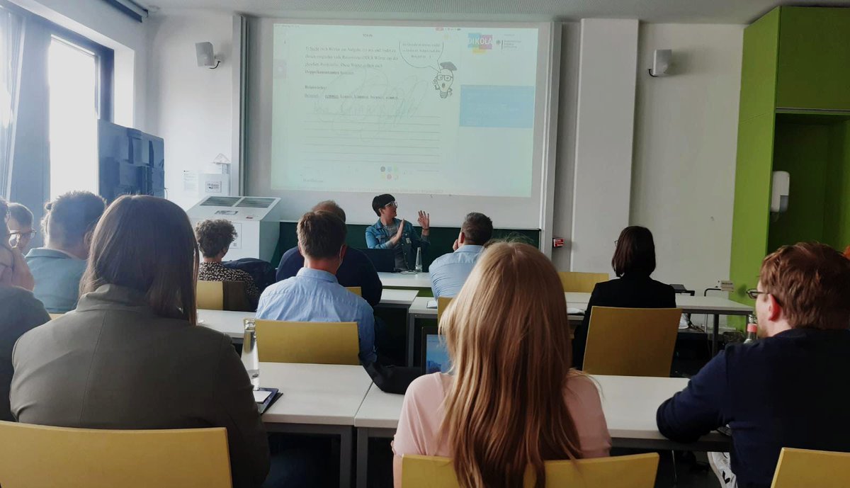 dikola_mlu's tweet photo. Auf der #mpaed2022 präsentiert unsere Kollegin Saskia Kunz, wie Screencasts als Reflexionsinstrument in der Lehrer*innenbildung Verwendung finden können. Einen Einblick zum dazugehörigen Seminarkonzept gibt es außerdem auf unserem YT-Kanal: https://t.co/RU9I3ogUCU #twittercampus https://t.co/sDZrBhiu7c