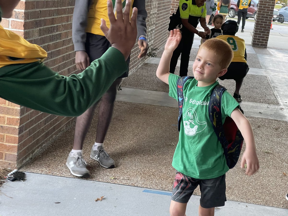 MBSeahawks_FB's tweet photo. We are excited to be at the Myrtle Beach cluster schools today to share some Seahawk spirit ππ’π‘#HomecomingWeek #LittleSeahawks #SeahawkSpirit @MBPrimarySchool @myrtlebeachhigh #MBEC #MBP #MBE #MBM #MBHS https://t.co/qcqHExr2s4