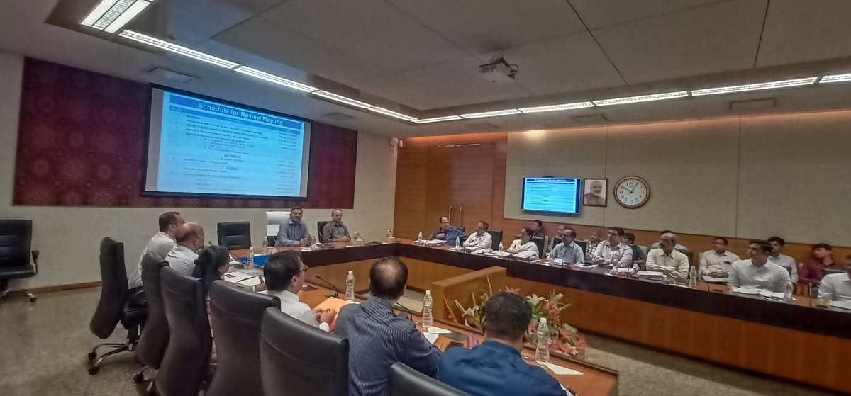 WSDGujarat's tweet photo. The Engineers, Water Supply Department from various districts discussed concerns relating to water supply projects and administration in the state at the review meeting held today. The Chairman, GWSSB shared his valuable input regarding the concerns raised. https://t.co/rTSlu6S9PU