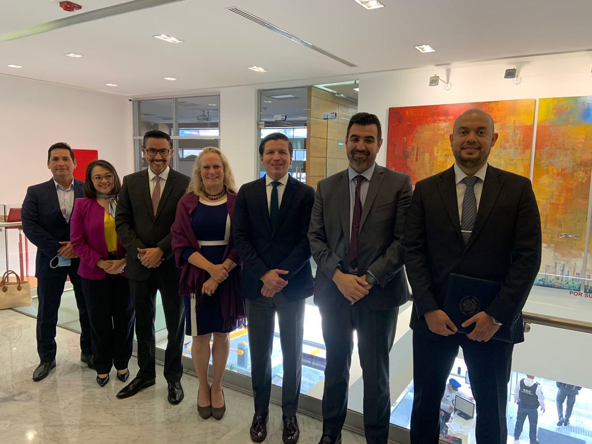 OAJ_Mex's tweet photo. 📣Reunión de trabajo con los agregados laborales de Estados Unidos y Canadá en el marco del T-MEC para el seguimiento de la 3.ª Etapa de Implementación de la Reforma Laboral, la cual iniciará operaciones el próximo 3 de octubre.
🔗 https://t.co/fpOUOzHaxf https://t.co/evsEnI4Rqo