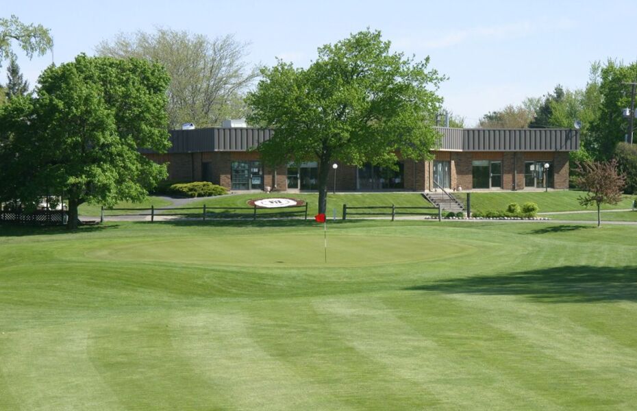 It's Muskie Game Day! MAC Day 1 at Midland GC (former Kewanee Dunes) 

Starting for your Muskies:
Mike Henderson (Sr)
Sam Emmert (Sr)
Nathan Sharar (Sr)
Noah Jones (Soph)
Hunter Holmes (Soph)
Chase Koch (Soph)

#MuskieGolf #Shmink