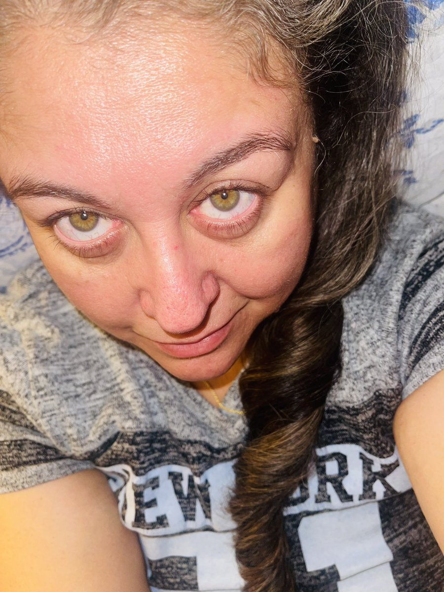 ErikaMJimenez's tweet photo. self love
[self-luv] noun
the ability to feel love and compassion for for one’s own well-being and happiness. being at peace with one’s strengths and weakness and knowing that you are enough just as you are. #thisisme #beforemakeup #iloveme💚 https://t.co/bGgPqkkqt0