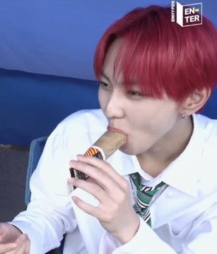 jaywonfuck's tweet photo. huh. what. https://t.co/s1pMvMQW7n