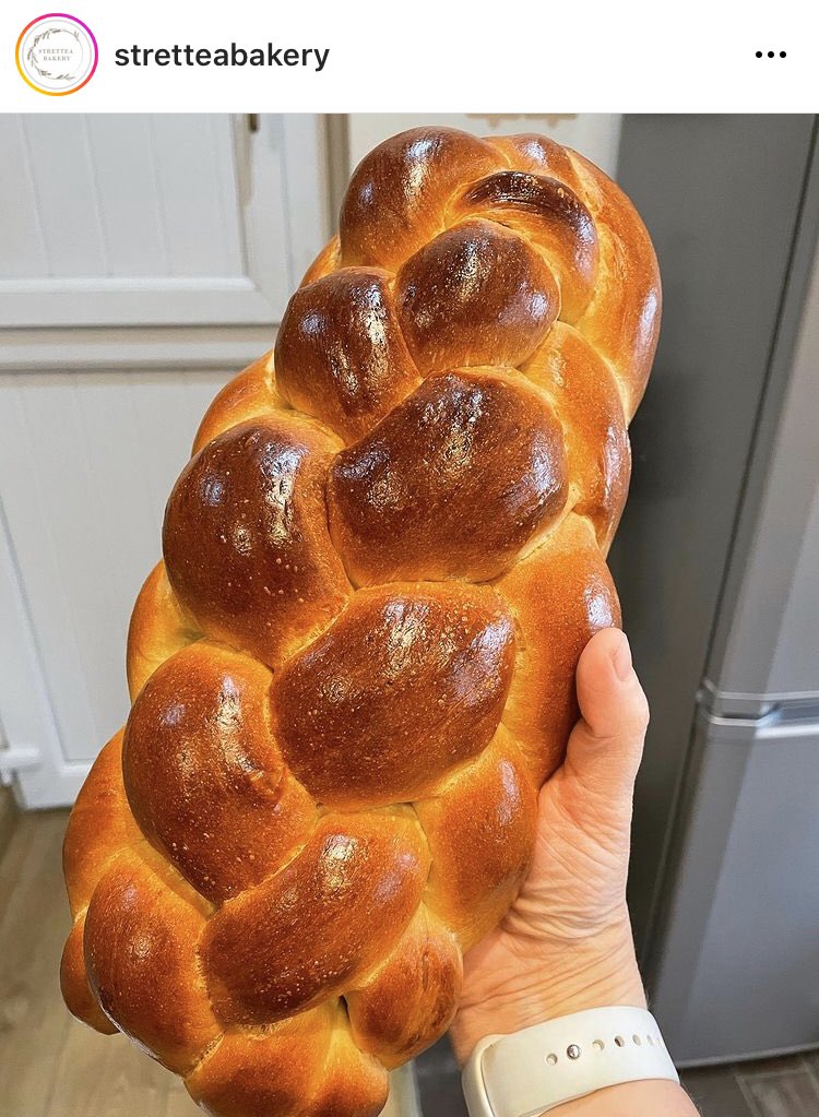 breadawardsUK's tweet photo. CHALLAH! 💫
Look at this beautiful challah from Strettea Bakery🤩
Happy Friday to everyone!
We love to see your bread so make sure you tag us in your photos! 📍📸
#shareyourloaves #challah #bread #artisanbread #baking #breadmaking #breadbosses https://t.co/zuc3Zd0XpQ