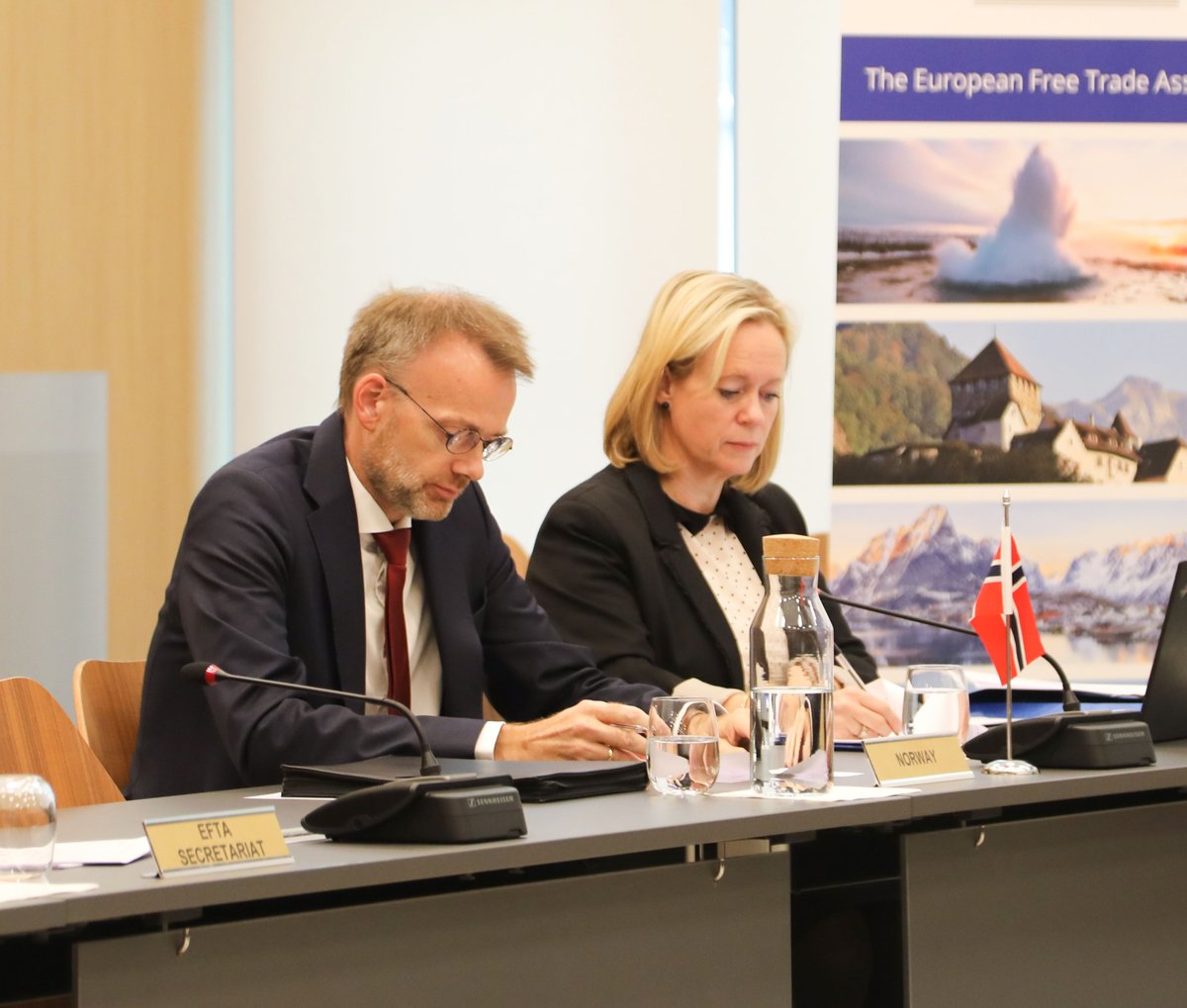 EFTAsecretariat's tweet photo. 📢Today at the EFTA House EU law became EEA law. 

The EEA Joint Committee, which is responsible for the management of the EEA Agreement, met and adopted 48 Joint Committee Decisions, incorporating 115 legal acts into the EEA Agreement. https://t.co/kU0DuU367M