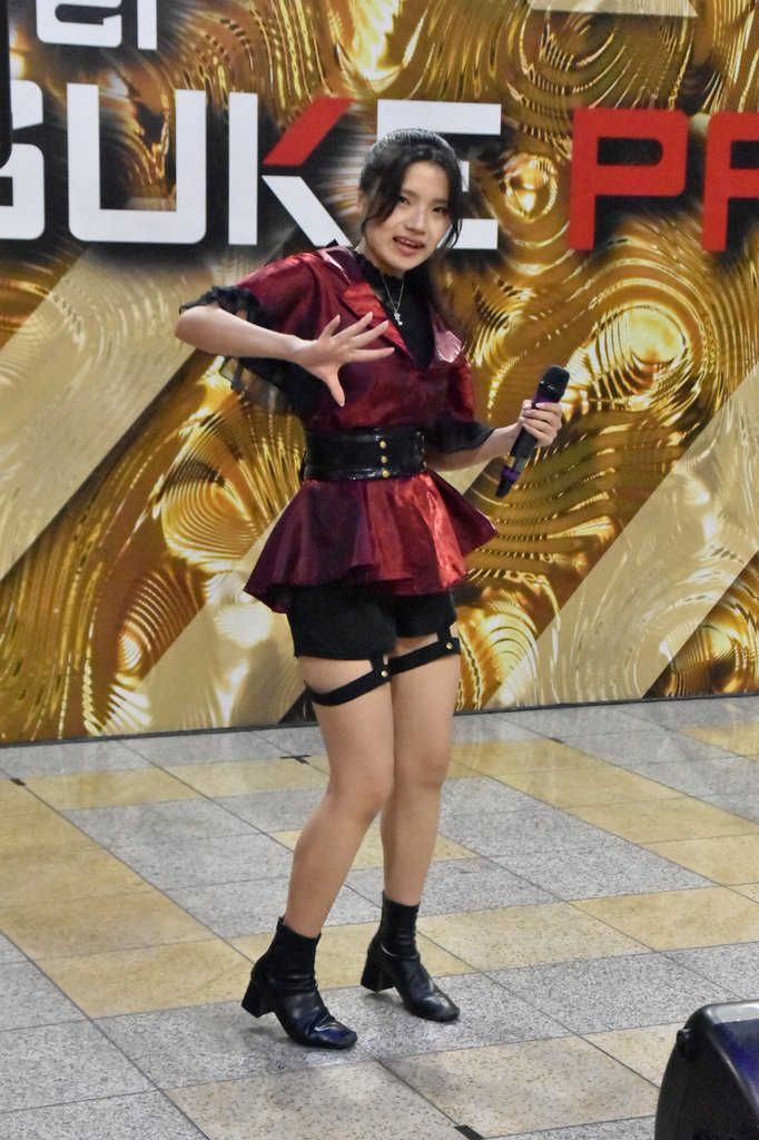 sen_194194's tweet photo. 2022 9 19
キスケ1階 かめや前
ゲリラライブ
ティナちゃんのこのポーズが好き😊
#RYMERY
#ティナ https://t.co/a3vdvmIPU3