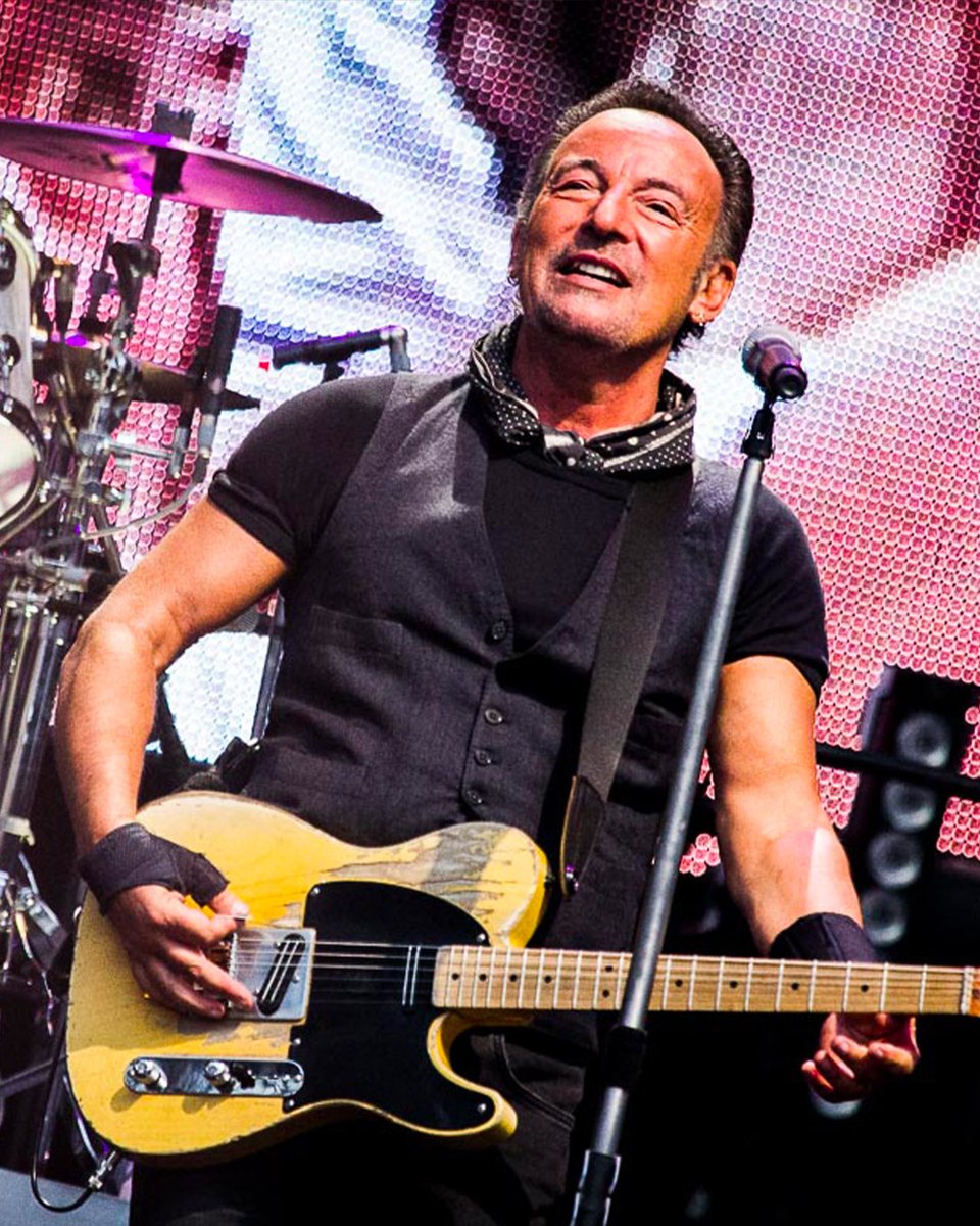 rockonitalia's tweet photo. 73 anni per Bruce Springsteen: tanti auguri al cantatuore americano foto di @robifinizio #BruceSpringsteen https://t.co/6wWiESppM8