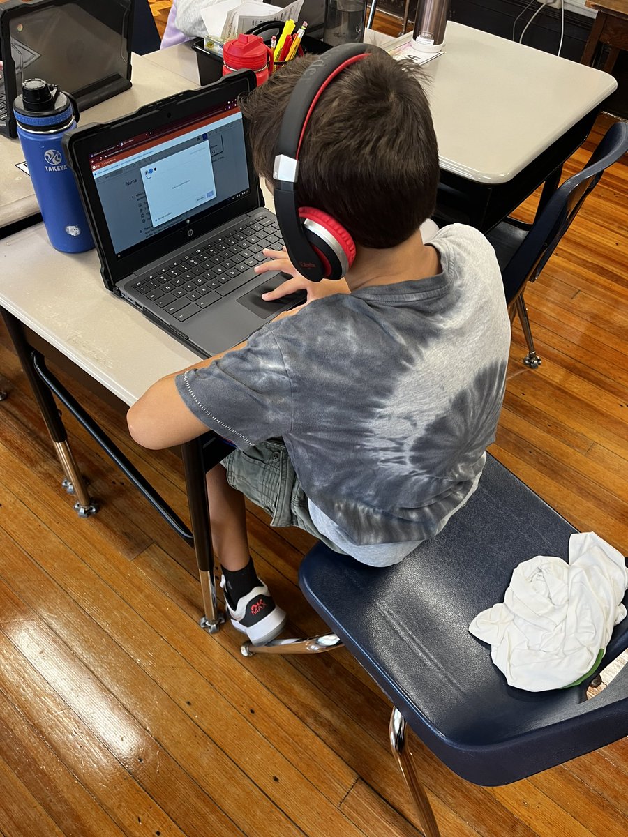 ms_nathanson's tweet image. Homeroom 107 working in Math Centers to practice our skills! #WeeLoveMath