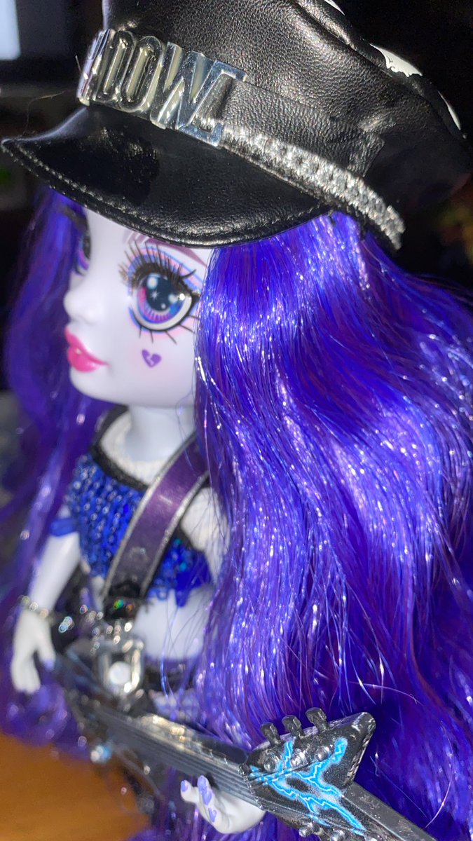 OolaFanForever's tweet photo. #ShadowHigh #RainbowHigh I finally have #UmaVanhoose, completing my #NeonShadow band. I’m very happy, there were no manufacturing issues with my Uma doll. I wasn’t so lucky with either #HarleyLimestone or #MaraPinkett. 😩 Uma is beyond gorgeous!! Great fashion pieces. ❤️✌️ https://t.co/9SArGRlO4z