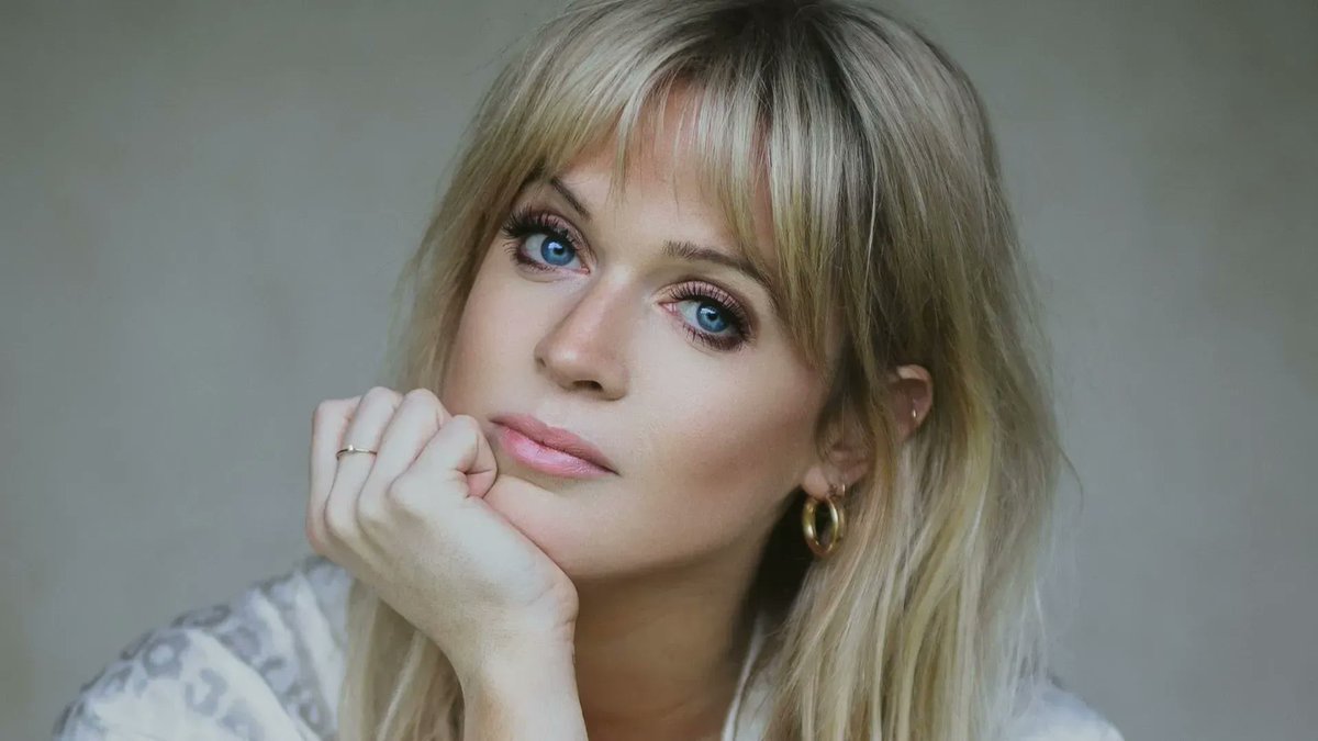 More than 50 Penguin Random House staff are voicing the agony aunt letters for the audiobook of <a href="/dollyalderton/">Dolly Alderton</a>’s latest book Dear Dolly, making it one of the largest casts ever for a PRH title.   

Read more: buff.ly/3SnQXrT