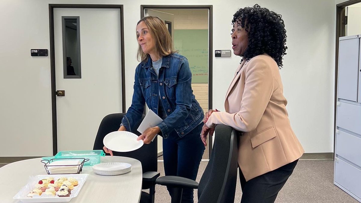 csulb_fc's tweet photo. Our Faculty Affairs family thanking Shelby Riley for all of her hard work over the years and wishing her all the best as she takes on a new role in the College of Education!
#csulb_fc #csulb_fa #onebigfamily https://t.co/yl874cFnEM
