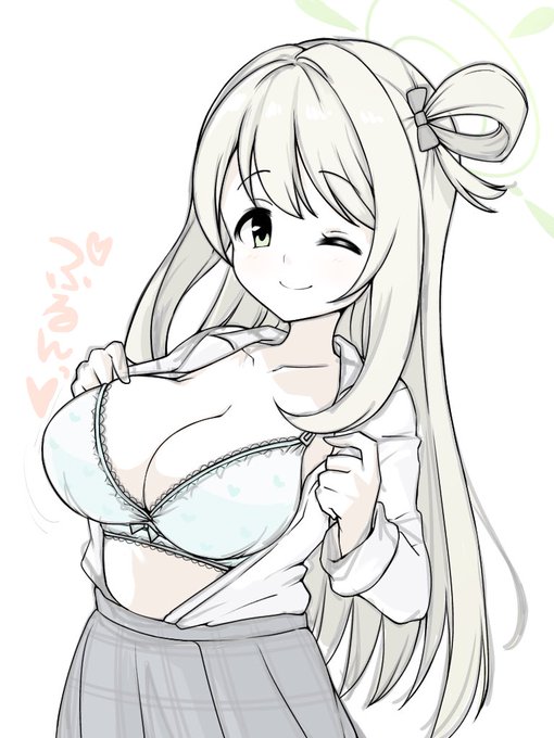 FANBOX用にノノミちゃん本線描いてる 