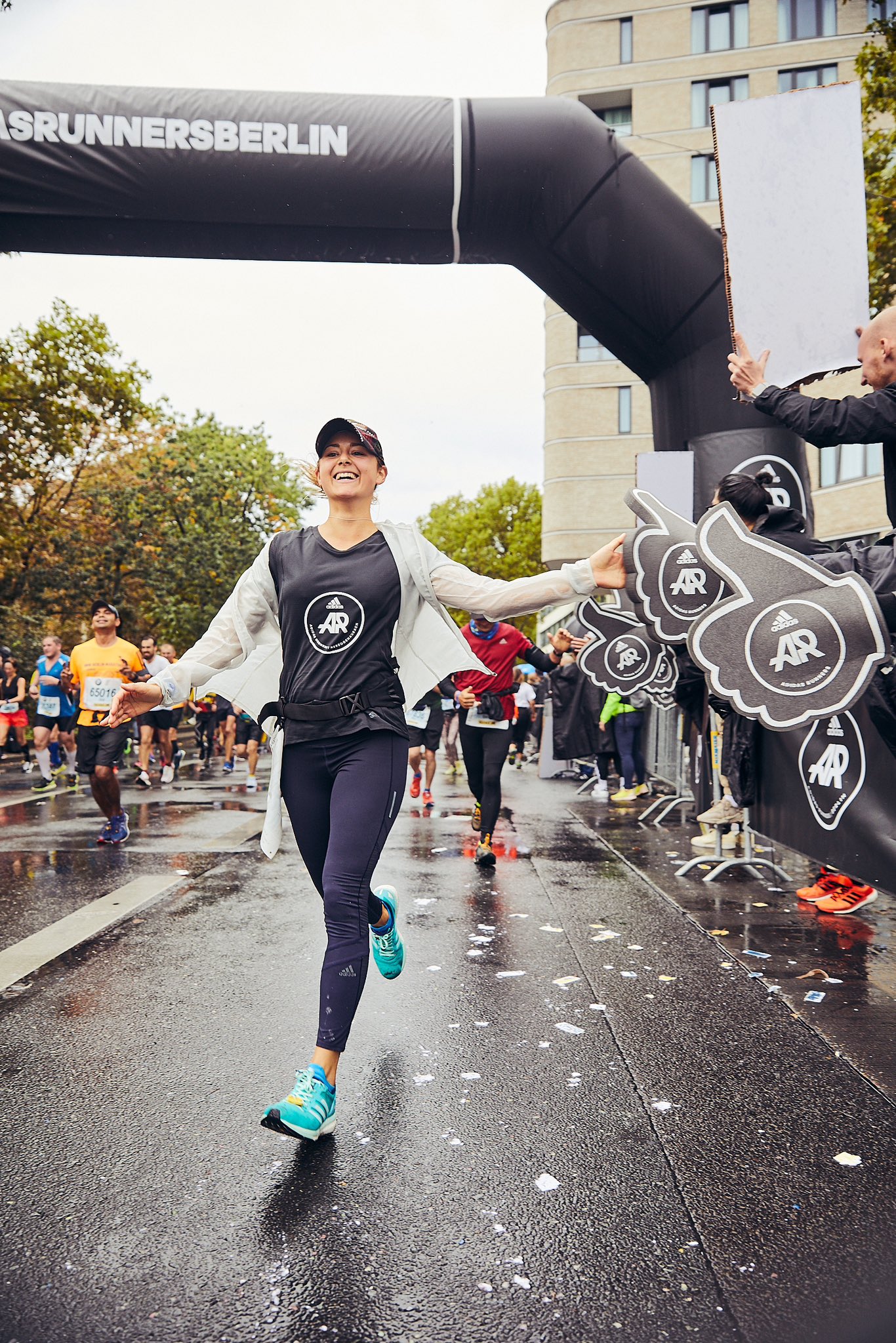 adidas on X: "👟45,000 runners 🌍150 nations 😅42 kilometers 🇩🇪One incredible city Berlin 2022: who's with us? #berlinmarathon https://t.co/LwbqHJqtaK" /