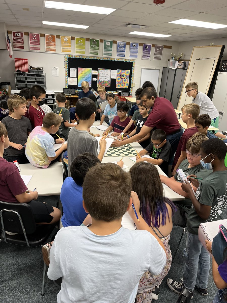 KmartinGT's tweet photo. @OakwoodIntermed Chess Club has begun! #bringhomethetrophy https://t.co/e6P7zydGSD