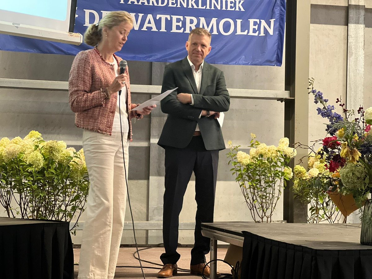 Arie Hoogendoorn onderscheiden met gouden KNHS-speld - bit.ly/3DIHFlE