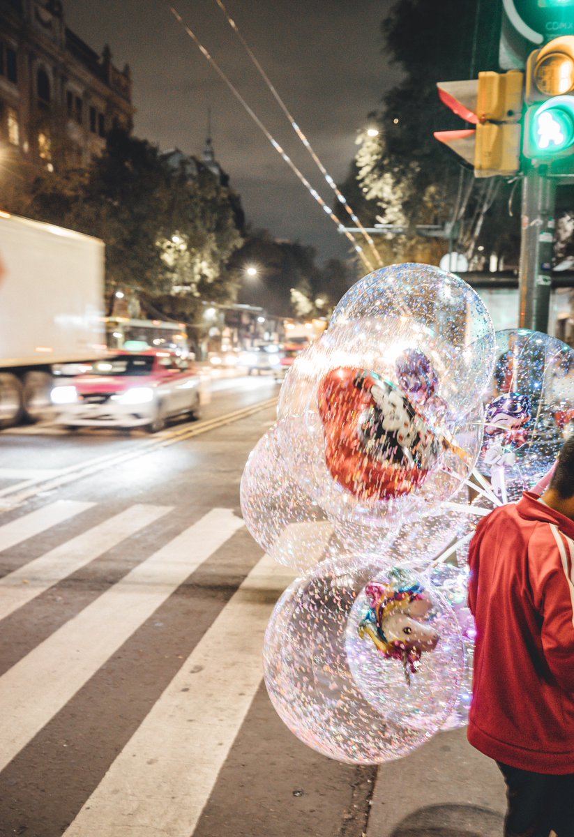 wegotaccent's tweet photo. Magic and you.
When things are suit to be better the universe make it happen.
#magic #ballons #cdmx #samborns #streetphotography #streetgrammersmx #streetgrammers #wegotaccent #cdmx_oficial #pueblacity #streetart #knighttones #urbanphotography https://t.co/wHaZlSjFhg