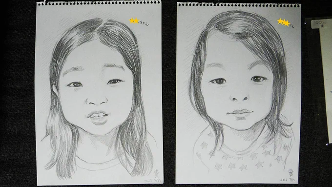 「ハウスDEアート&amp;マルシェ」での似顔絵、お客様に許可いただきアップ!✍️😊
お子さんお二人をそれぞれの紙にモノクロで描かせていただきました♪
お写真撮って描いたのですが、良い表情になったと思う✨
#似顔絵 #鉛筆画 #イラスト #絵描きさんと繫がりたい  #イラスト好きさんと繋がりたい 