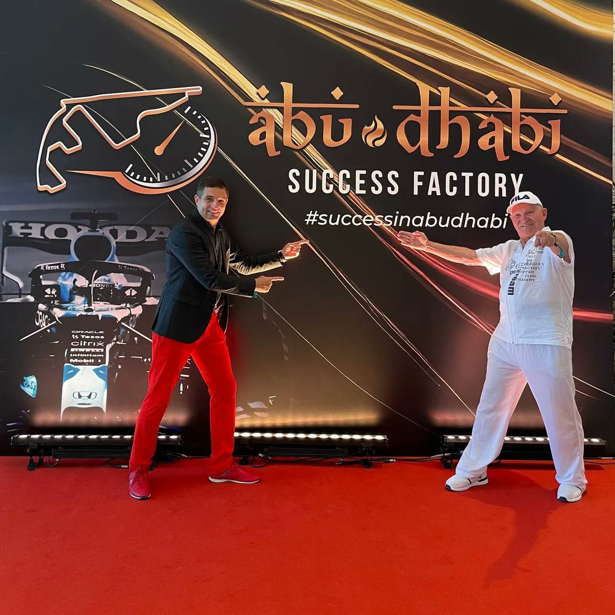 AttiaBillel5's tweet photo. 🌟وصول الفرق العربية و الأوربية لمؤتمر أبوظبي لشركة success Factory 🌟
#successfactory
#theview
#bussiness
#التسويق_بالعمولة
#التسويق_الالكتروني
#الربح_من_الإنترنت
#الامارات
#السعودية🇸🇦
#الجزائر🇩🇿
#تونس🇹🇳
#ليبيا🇱🇾
#المغرب🇲🇦 https://t.co/sahcZzJxjm