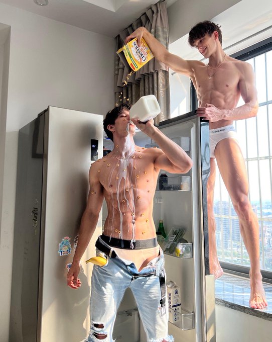 Andrii Levchenko - morning breakfast 🍩🥛 https://t.co/MttsY1gZgN