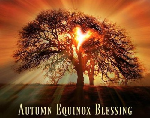 yogalanterns's tweet photo. Light and Dark 🍂☀️🌙
The night and day are equal in length as we 
herald in the darker days we can celebrate
the earths abundance for all of us with gratitude
#yoga #meditation #autumn #solstice #Equinox https://t.co/nKhbbnUQP6