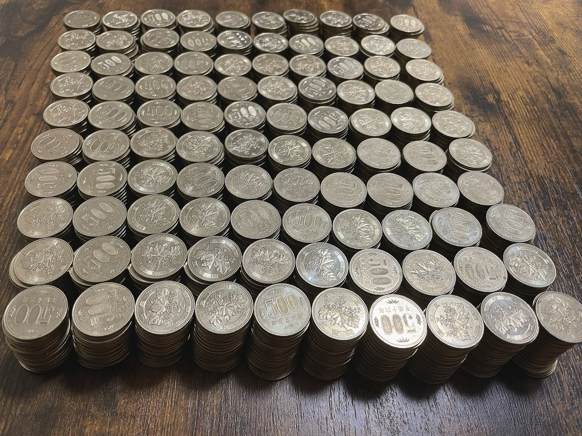 kouichi0731's tweet photo. 500円玉貯金始めて6年が経ちました
目標の100万まできたあああああ
18歳の頃からスタートして6年間500円使ってこーへんかったから
なんかやりきった感すごい(笑)
でさ、これどーしよ
なんか感動 https://t.co/7MDLU0mjL2