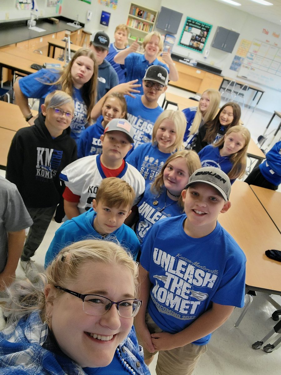 JamieSkala's tweet photo. Homecoming Friday. Look at all that blue in advisory. https://t.co/cIQte70Y1c