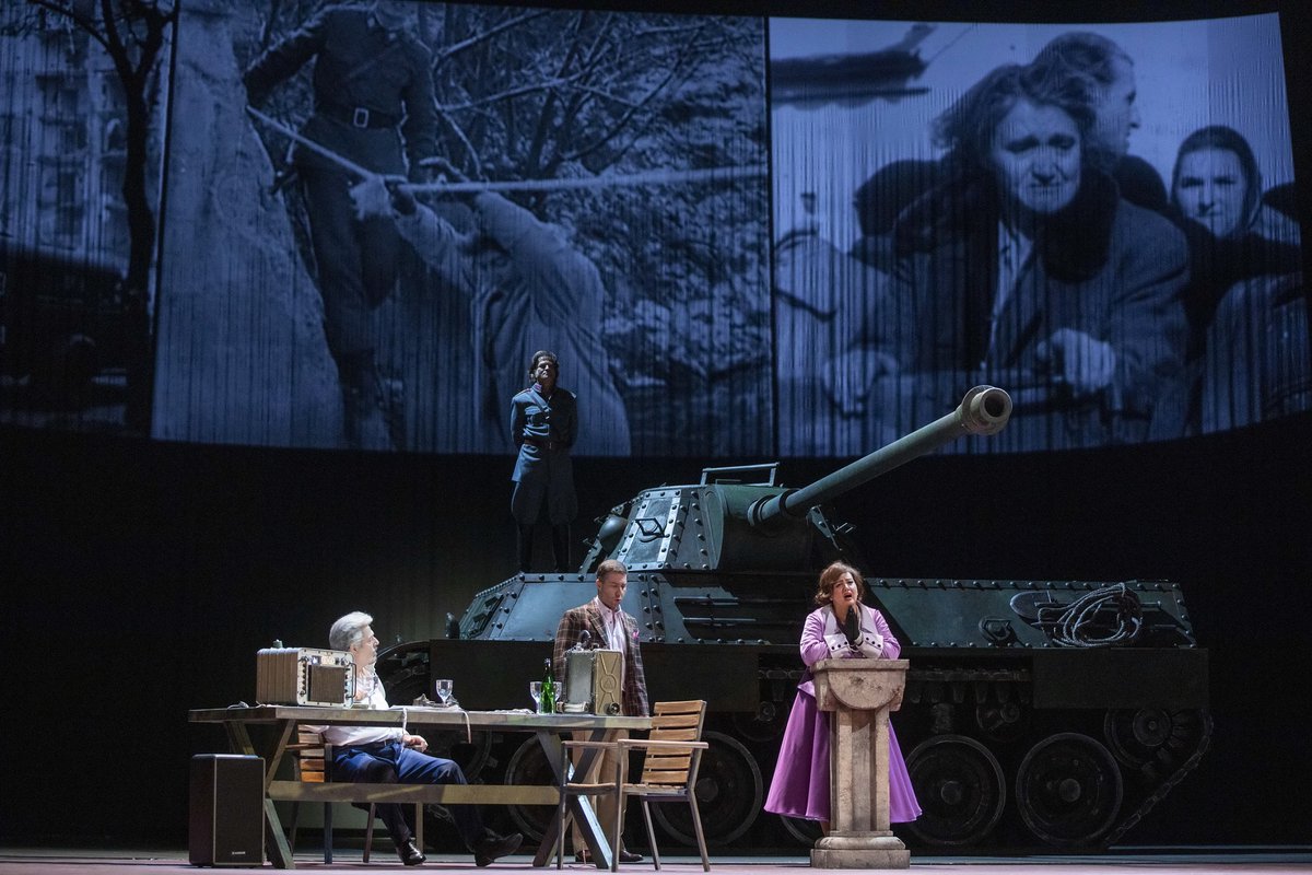 OperaBudapest's tweet photo. October preview: enjoy the greatest masterpieces with historical background at the wonderful Opera House in Budapest – Bánk Bán (The Viceroy Bánk) by #Erkel, the new production of Tosca by #Puccini, and the spectacular ballet Mayerling by #MacMillan.
#OperaBudapest https://t.co/3oGBKqdHEn