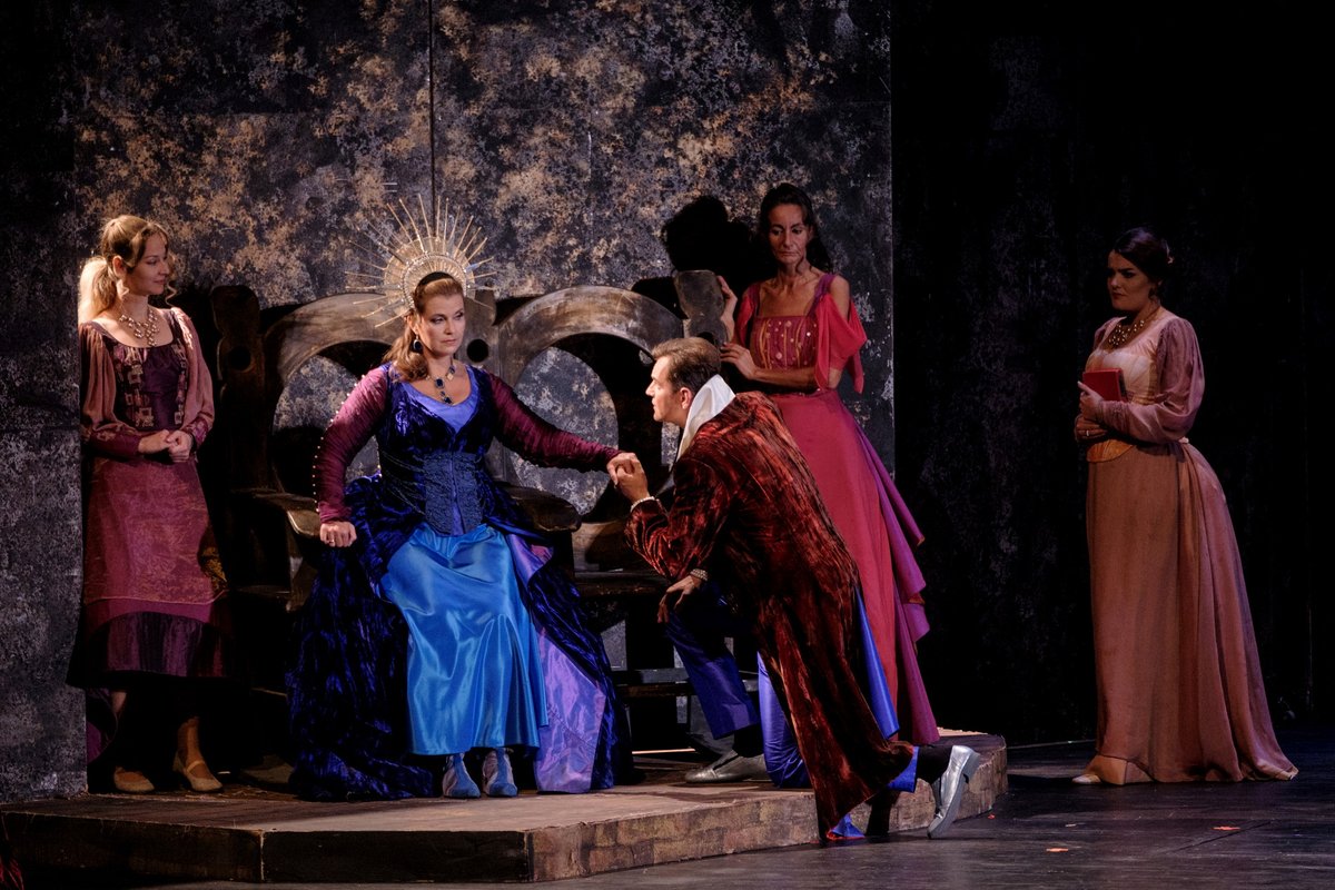 OperaBudapest's tweet photo. October preview: enjoy the greatest masterpieces with historical background at the wonderful Opera House in Budapest – Bánk Bán (The Viceroy Bánk) by #Erkel, the new production of Tosca by #Puccini, and the spectacular ballet Mayerling by #MacMillan.
#OperaBudapest https://t.co/3oGBKqdHEn