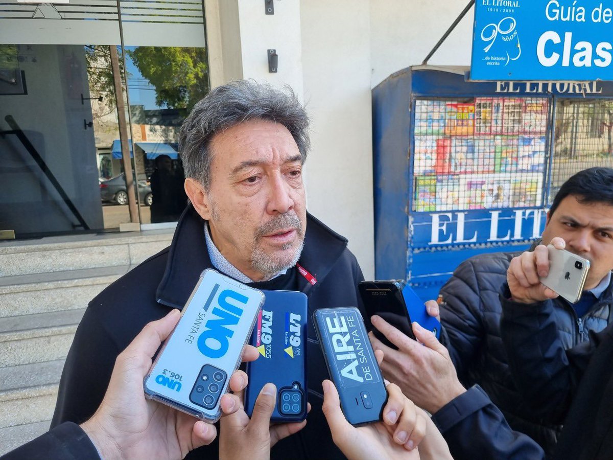 okdobleamarilla's tweet photo. 🚨#AHORA | ⚖️ Horacio #Darras, vicepresidente de #Colon, se presentó en la fiscalía espontáneamente y prestó declaración testimonial
📌Desmintió al abogado de 'Pulga' Rodríguez que había comentado que #Darras conversó con los barras de #Colon antes de la "visita" al plantel https://t.co/DDt6H2Nbw9
