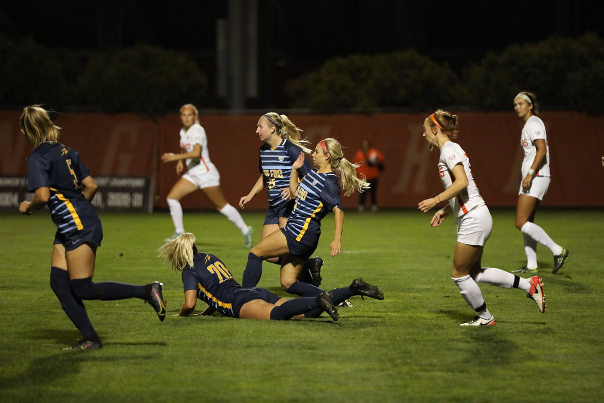 ToledoSoccer's tweet photo. rivalry nights >>>
.
#GoRockets x #meWITHyou
.
📸 @evan_nello https://t.co/MAjVdlIYNy