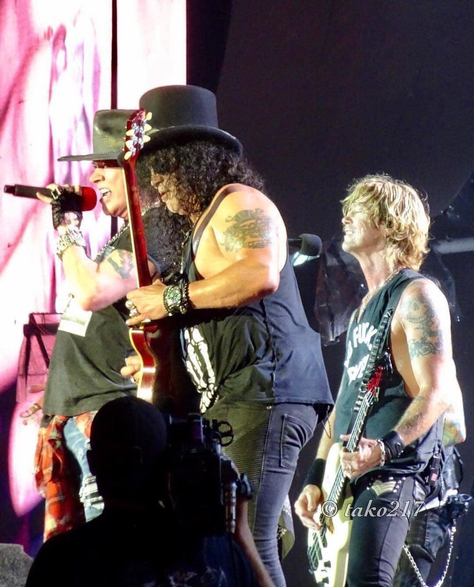 On this day in 2017, GN’R was performed at Rock in Rio 🤘🏻🔥 #GnFnR