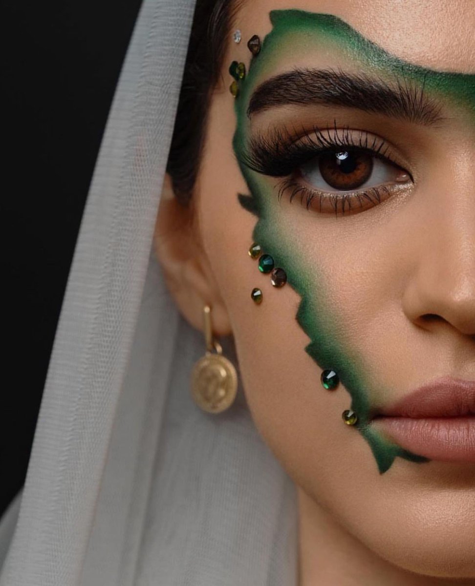 gorgeous4ew's tweet photo. إبداع الميك آب آرتست السديم المطيري باليوم الوطني 🇸🇦❤️ https://t.co/OLGTwTNh4y